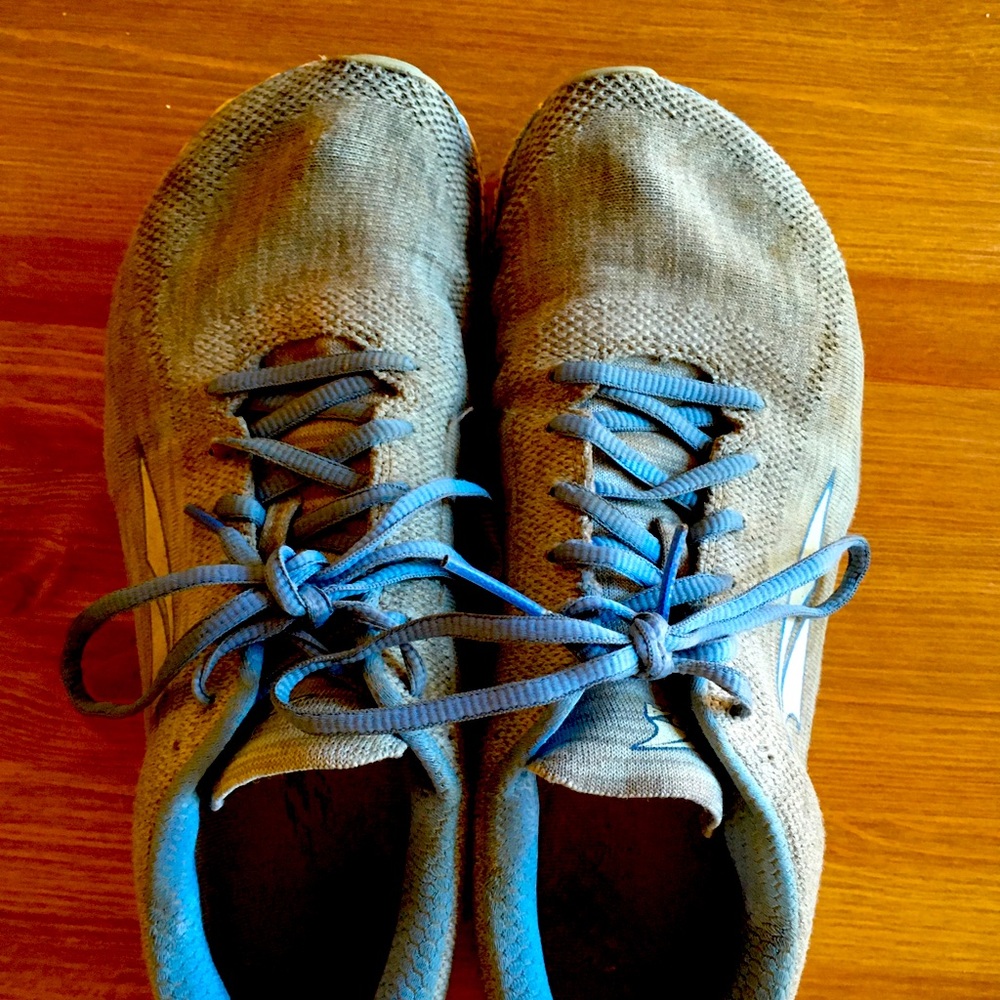 Altra escalantes 9.5 light blue